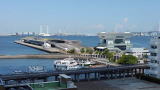 県庁新庁舎屋上から大さん橋を望む